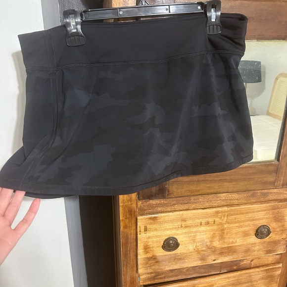 Lululemon Black Camo Pace Rival Skirt Size 12 - Picture 1 of 4